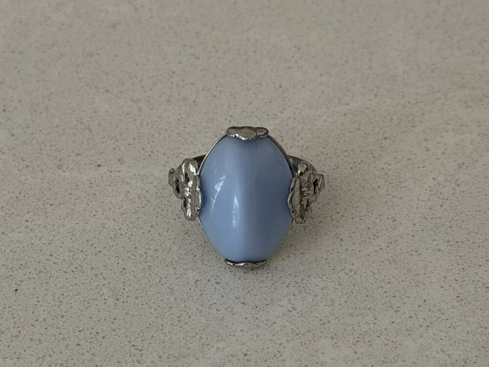 Vintage 1980s AVON Victorian Splendor Silvertone Blue Moonstone Ring, Sz 6.75